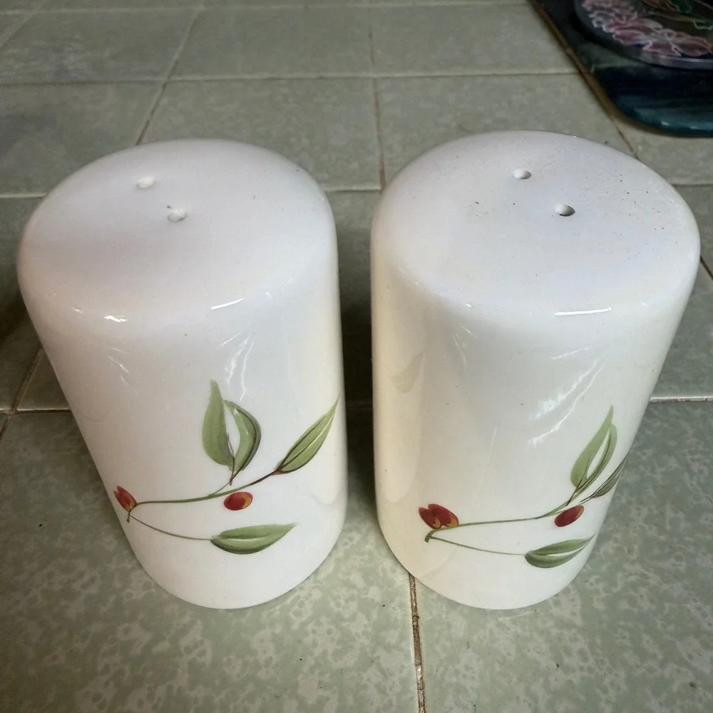 Target Home 2004 White Ceramic Salt and Pepper Shakers Green Leaves Red Berries